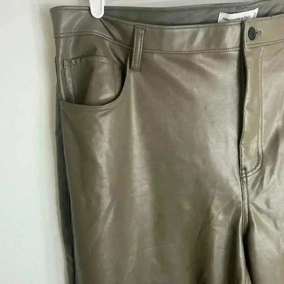 ABERCROMBIE 90s straight ultra high rise vegan leather Size 35 - Picture 9 of 16